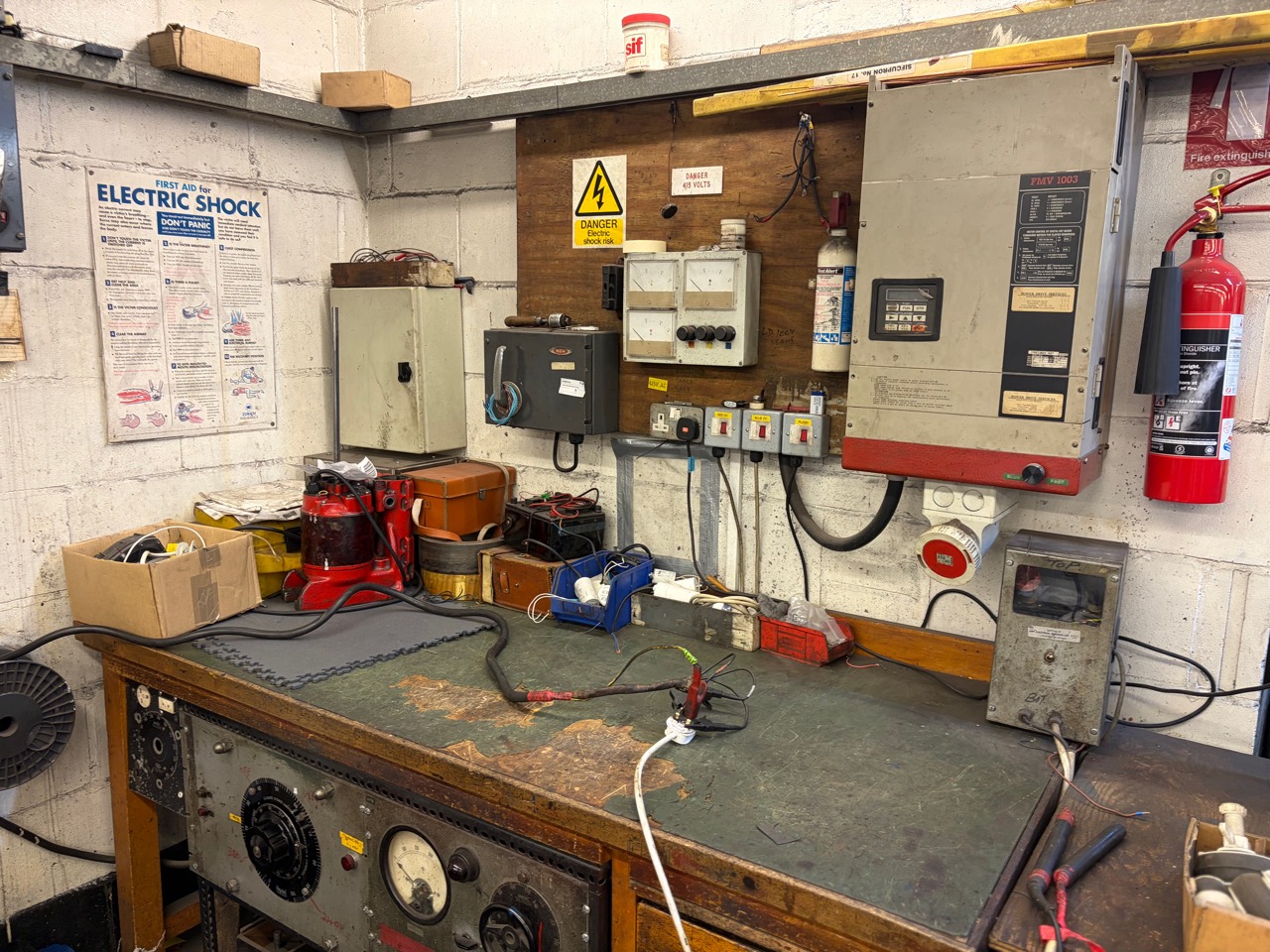 Electrical test equipment and repair bench in the workshop